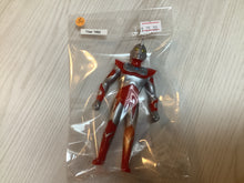 Load image into Gallery viewer, ULTRAMAN 奧特曼中古超人公仔系列 UM1-100
